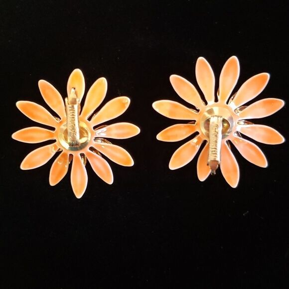 Beautiful Vintage Signed Sarah Coventry Orange Daisy Clip Earrings - Picture 5 of 8